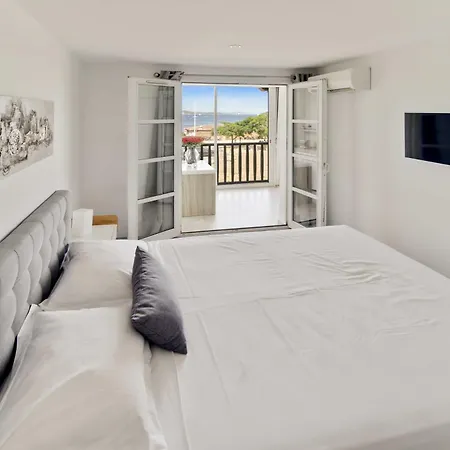 Beautiful Flat With Sea View - *