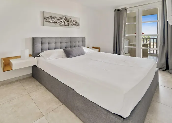 Beautiful Flat With Sea View - Διαμέρισμα Gassin